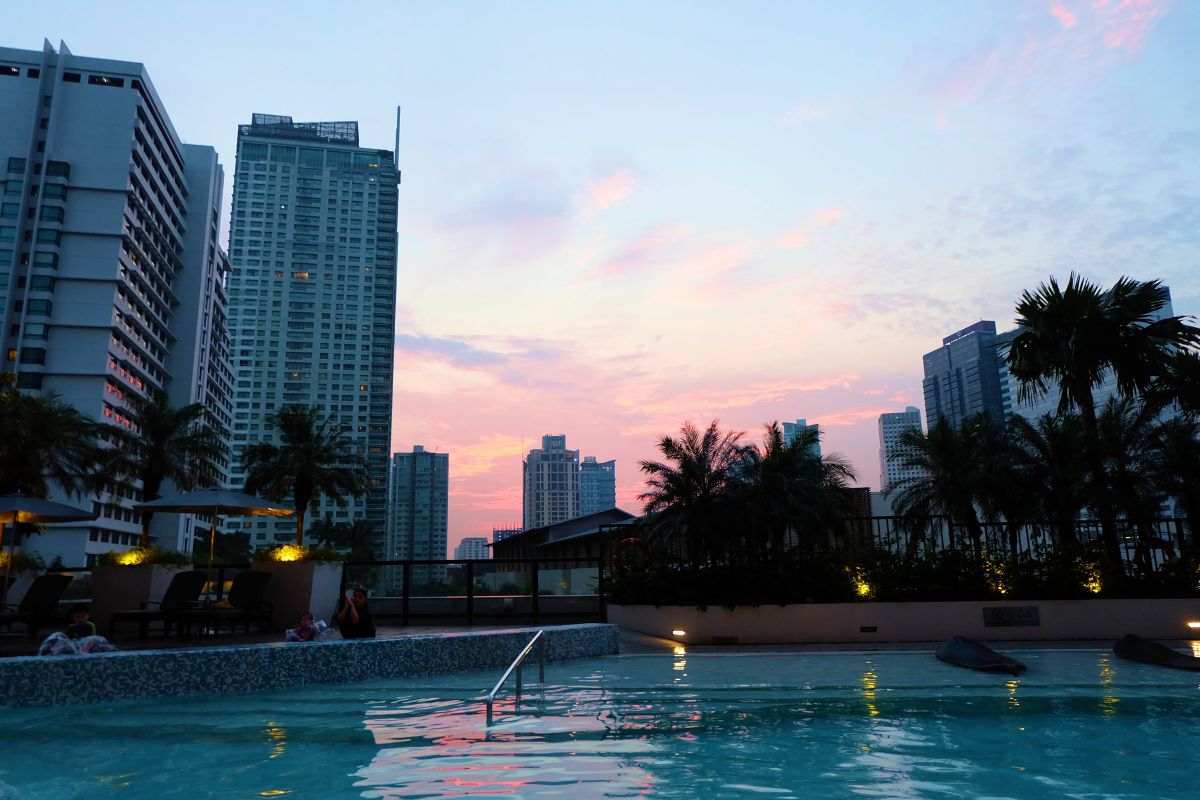 Fairmont Sunset by the Pool